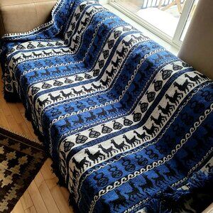 Frazadas Pauta Antialergicas blanket/throw with alpaca design.